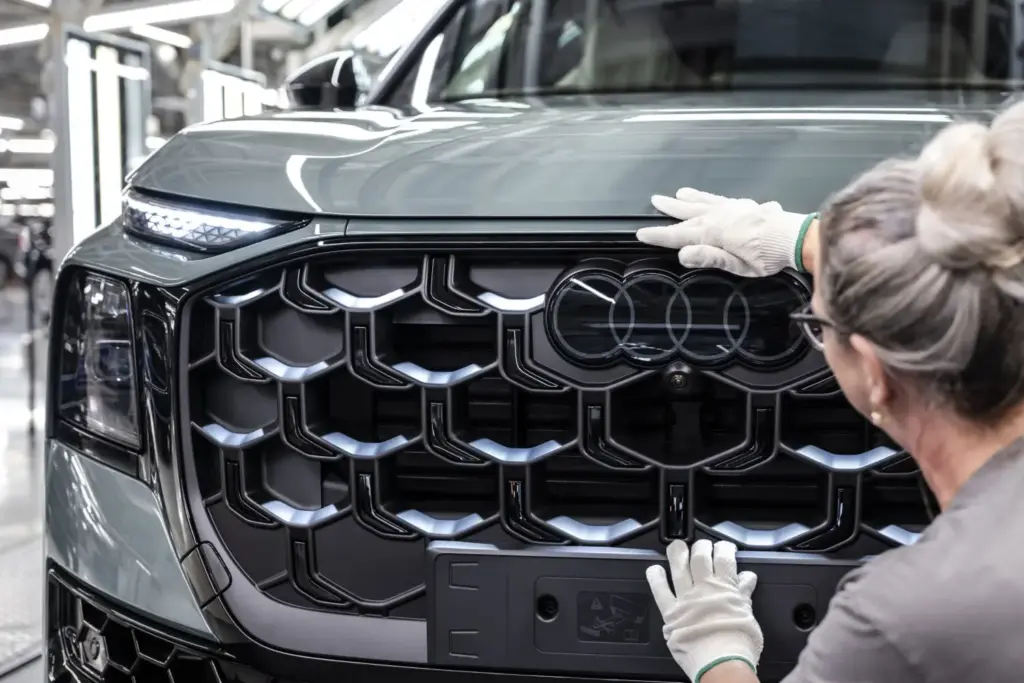 2026 Audi Q9 reveal 63 Motor16