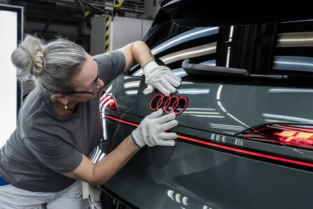 2026 Audi Q9 reveal 64 Motor16