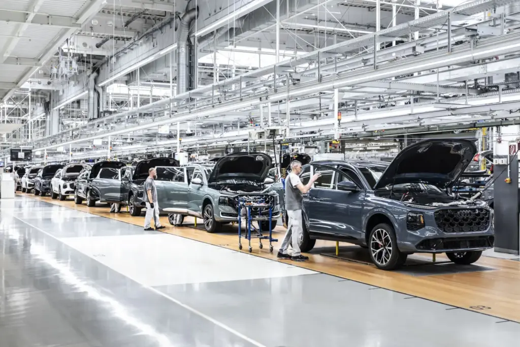 2026 Audi Q9 reveal 65 Motor16