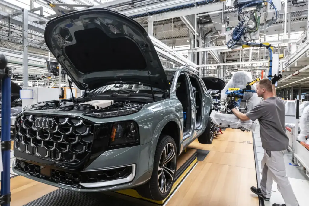 2026 Audi Q9 reveal 68 Motor16