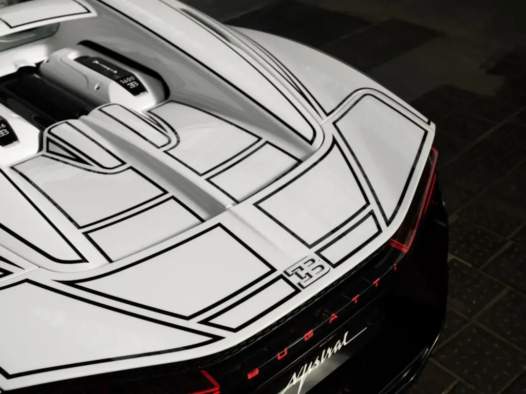 Blanc Éternel: El Bugatti W16 Mistral que coquetea con la porcelana más fina 16 Motor16 2026 BUGATTI Sur Mesure W16 Mistral blanc eternel 12 Motor16