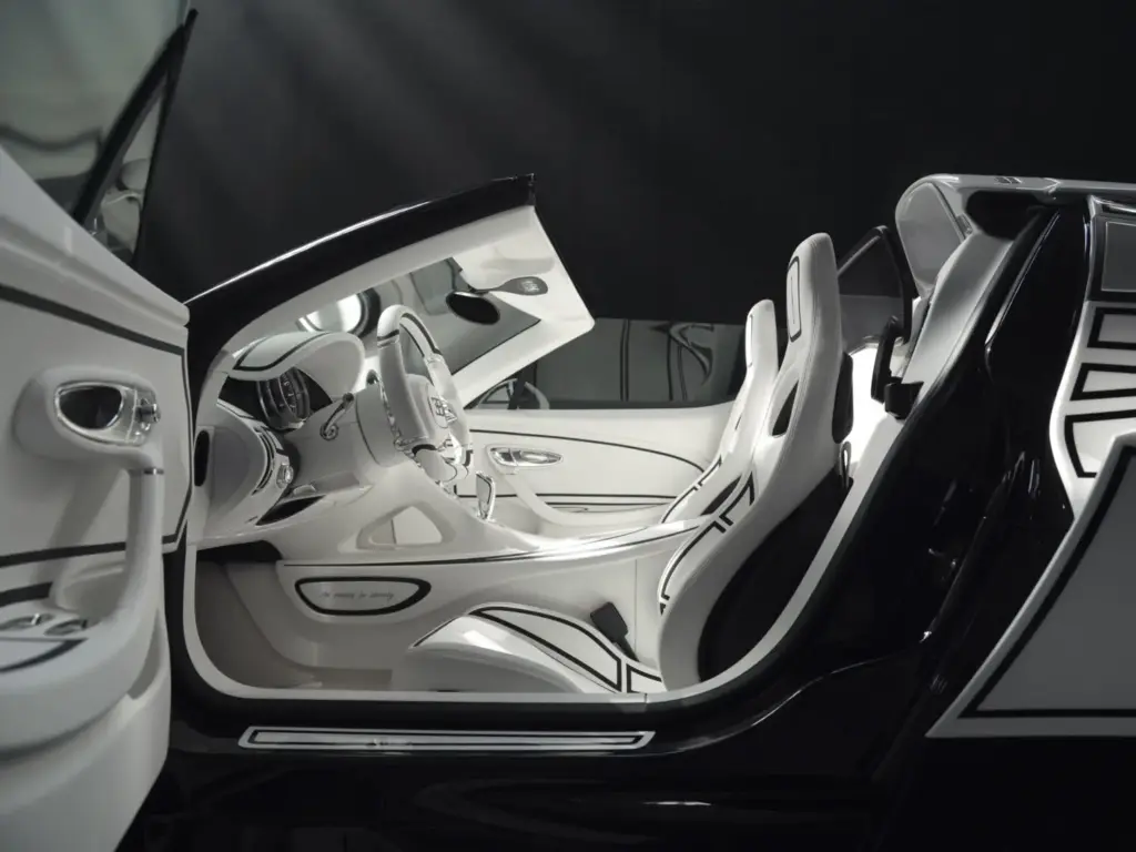 Blanc Éternel: El Bugatti W16 Mistral que coquetea con la porcelana más fina 19 Motor16 2026 BUGATTI Sur Mesure W16 Mistral blanc eternel 18 Motor16