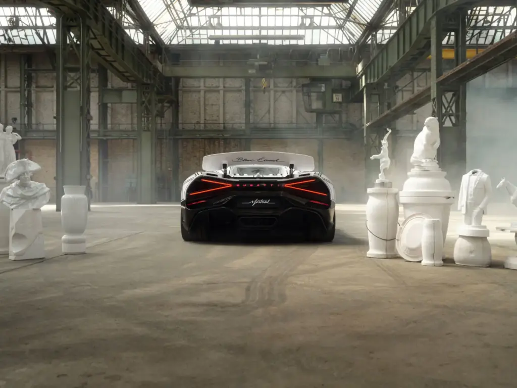 Blanc Éternel: El Bugatti W16 Mistral que coquetea con la porcelana más fina 9 Motor16 2026 BUGATTI Sur Mesure W16 Mistral blanc eternel 5 Motor16