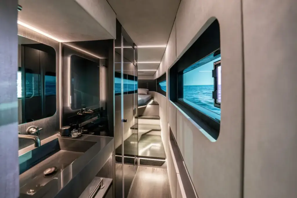 Brabus ha creado este Ultima 55, un catamarán con casi tres veces la potencia de un G 63 AMG 2 Motor16 2026 Brabus Ultima 55. Imagen interior.