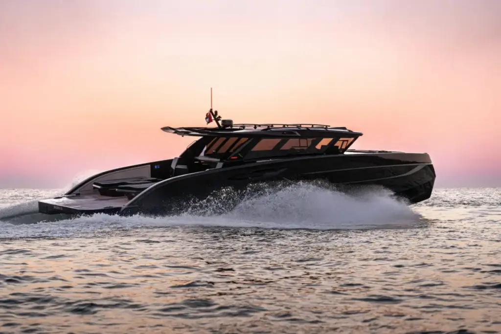 Brabus ha creado este Ultima 55, un catamarán con casi tres veces la potencia de un G 63 AMG 7 Motor16 2026 Brabus Ultima 55 catamaran 16 Motor16