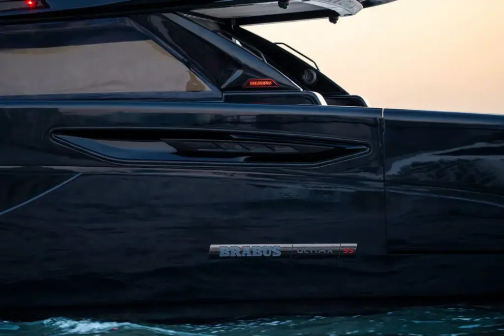 Brabus ha creado este Ultima 55, un catamarán con casi tres veces la potencia de un G 63 AMG 11 Motor16 2026 Brabus Ultima 55 catamaran 17 Motor16