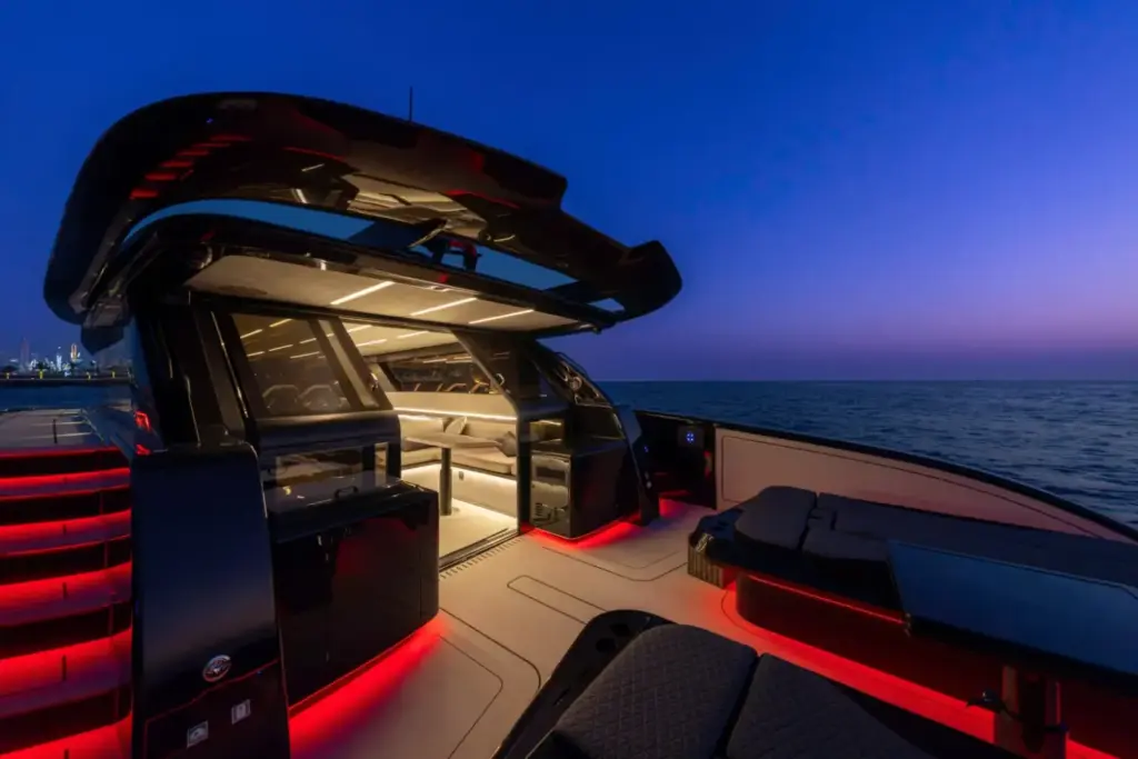 Brabus ha creado este Ultima 55, un catamarán con casi tres veces la potencia de un G 63 AMG 12 Motor16 2026 Brabus Ultima 55 catamaran 19 Motor16
