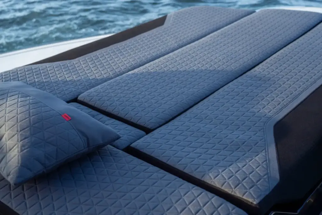 Brabus ha creado este Ultima 55, un catamarán con casi tres veces la potencia de un G 63 AMG 16 Motor16 2026 Brabus Ultima 55 catamaran 4 Motor16