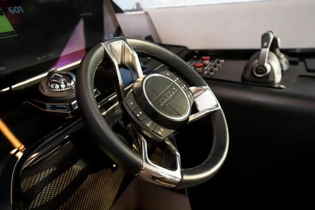Brabus ha creado este Ultima 55, un catamarán con casi tres veces la potencia de un G 63 AMG 18 Motor16 2026 Brabus Ultima 55 catamaran 6 Motor16