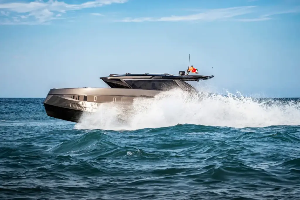 Brabus ha creado este Ultima 55, un catamarán con casi tres veces la potencia de un G 63 AMG 5 Motor16 2026 Brabus Ultima 55 catamaran 8 Motor16