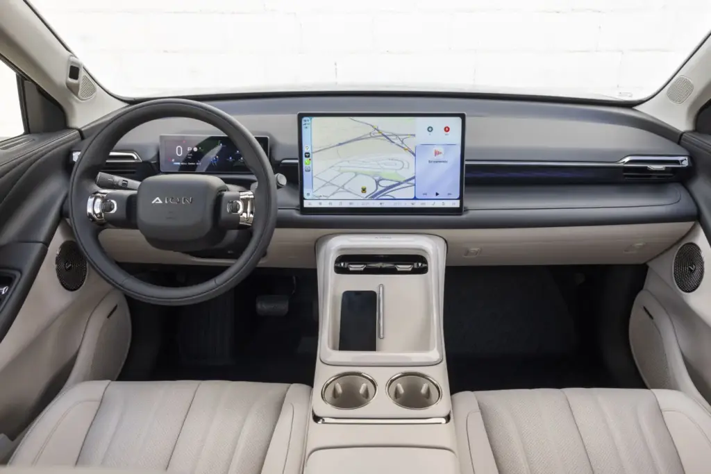 GAC Aion V: Conducimos el SUV eléctrico con el que entran por la puerta grande 2 Motor16 2026 GAC Aion V. Imagen salpicadero.