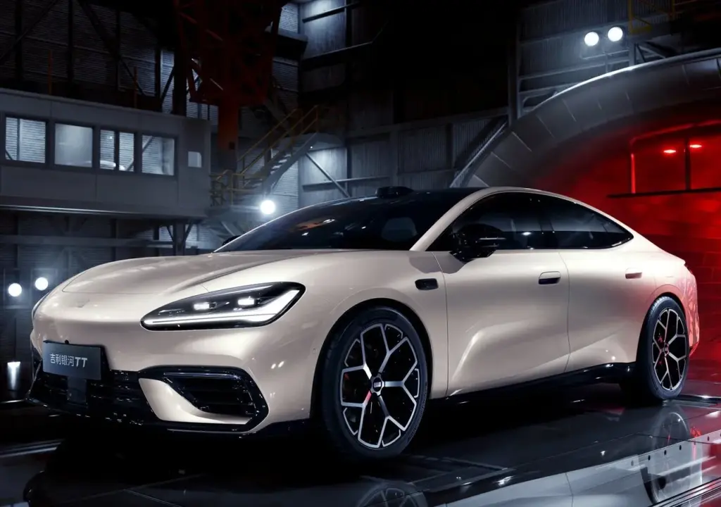 Geely Galaxy TT: la berlina eléctrica que promete dar de qué hablar en China… Y fuera 1 Motor16 2026 Geely Galaxy TT. Imagen delantera.