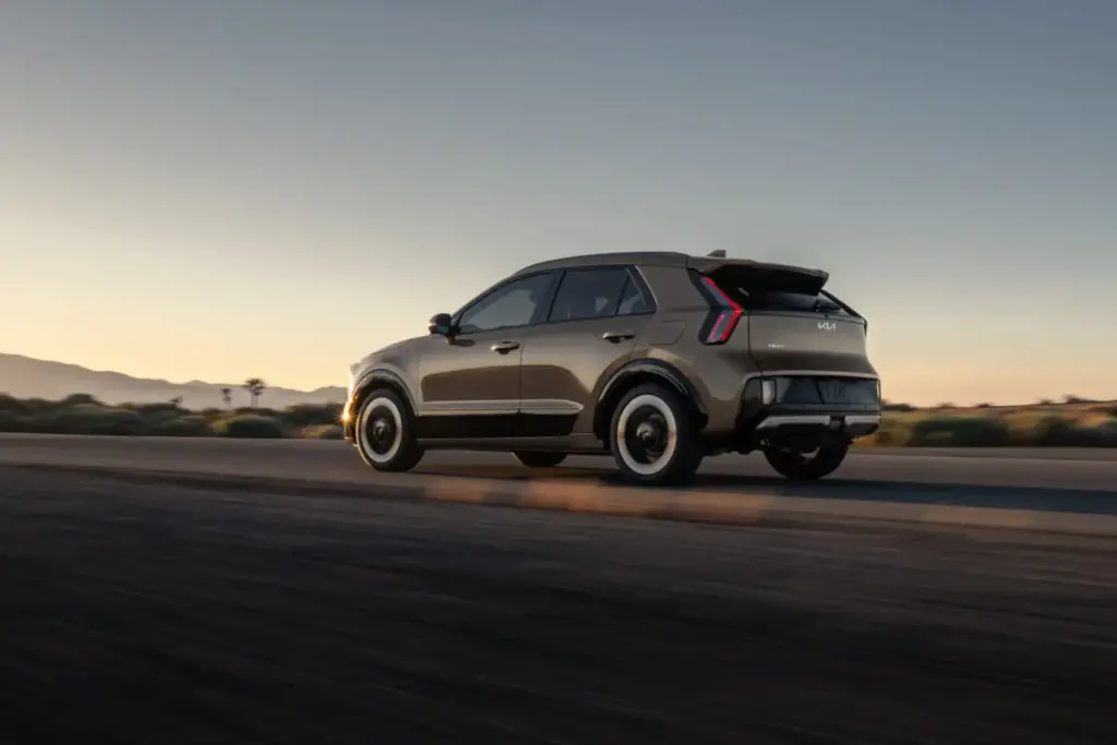 El actualizado Kia Niro cruza el océano para venderse en EE.UU. sin sorpresas aparentes 3 Motor16 2026 Kia Niro HEV USA. Imagen trasera.