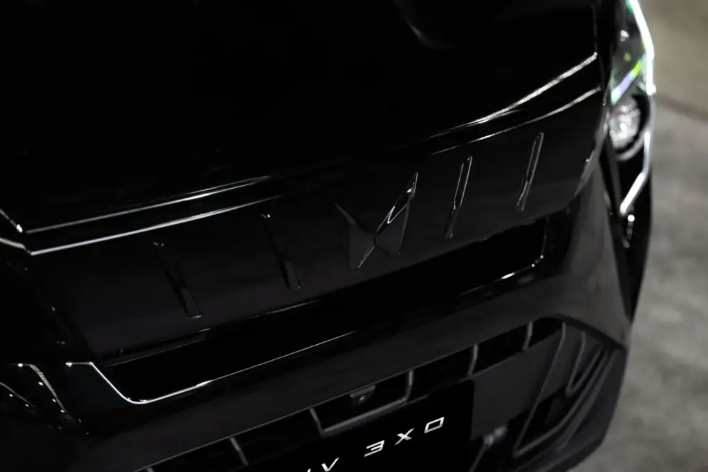 2026 Mahindra XUV 3XO Black Edition 14 Motor16