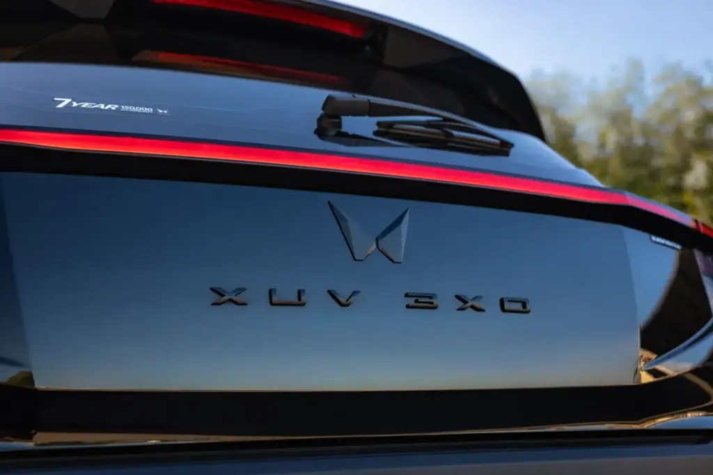 2026 Mahindra XUV 3XO Black Edition 16 Motor16