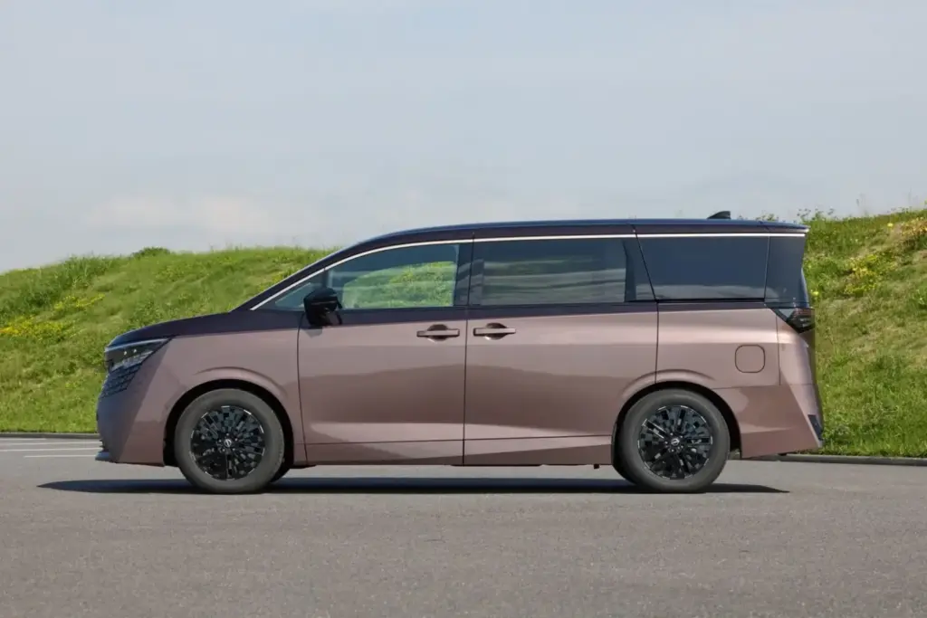 2026 Nissan Elgrand Japon 12 Motor16