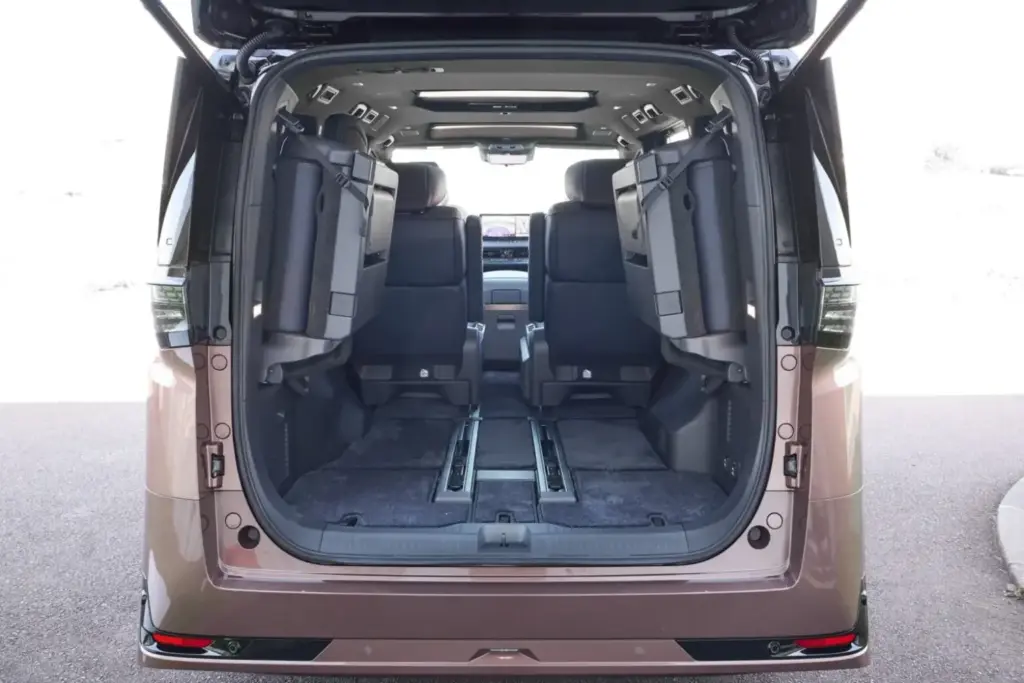 2026 Nissan Elgrand Japon 37 Motor16