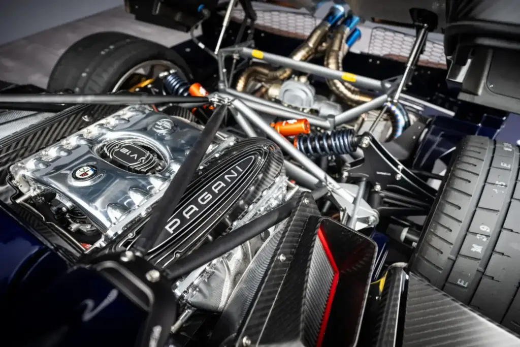 Horacio Pagani construye el Huayra que hubiera creado Leonardo Da Vinci por su 70 cumpleaños 18 Motor16 2026 Pagani Huayra 70 Derecho 15 Motor16