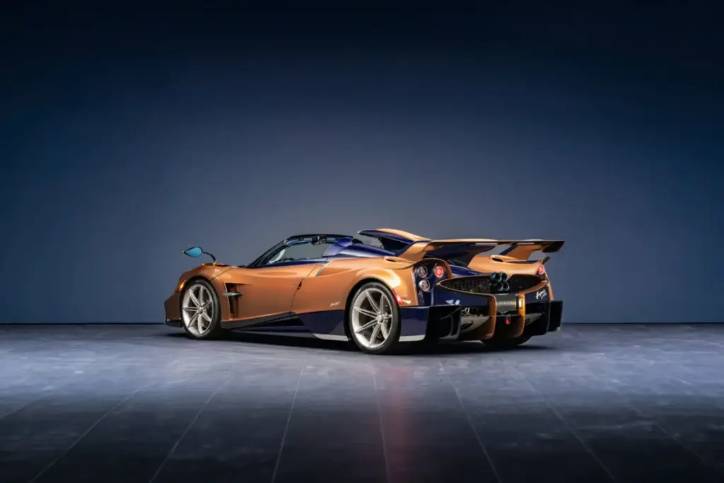 Horacio Pagani construye el Huayra que hubiera creado Leonardo Da Vinci por su 70 cumpleaños 1 Motor16 2026 Pagani Huayra 70 Derecho. Imagen trasera.