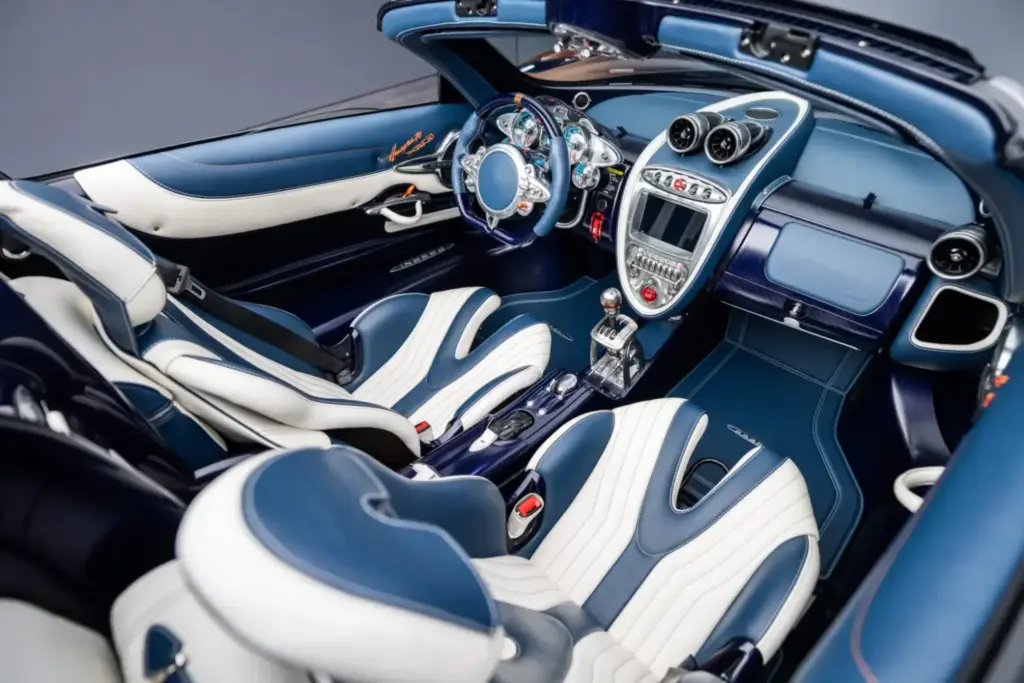 Horacio Pagani construye el Huayra que hubiera creado Leonardo Da Vinci por su 70 cumpleaños 2 Motor16 2026 Pagani Huayra 70 Derecho. Imagen interior.