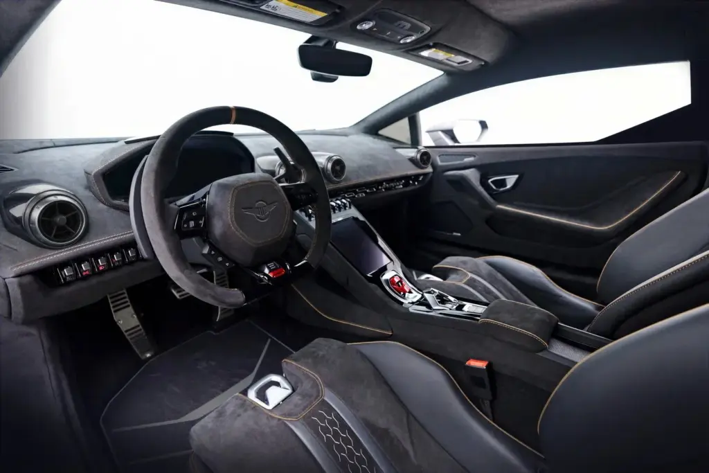 Rezvani Dune: La manera de estrenar un Huracán Sterrato aún más salvaje y sin pasar por Lamborghini 1 Motor16 2026 Rezvani Dune. Imagen interior.
