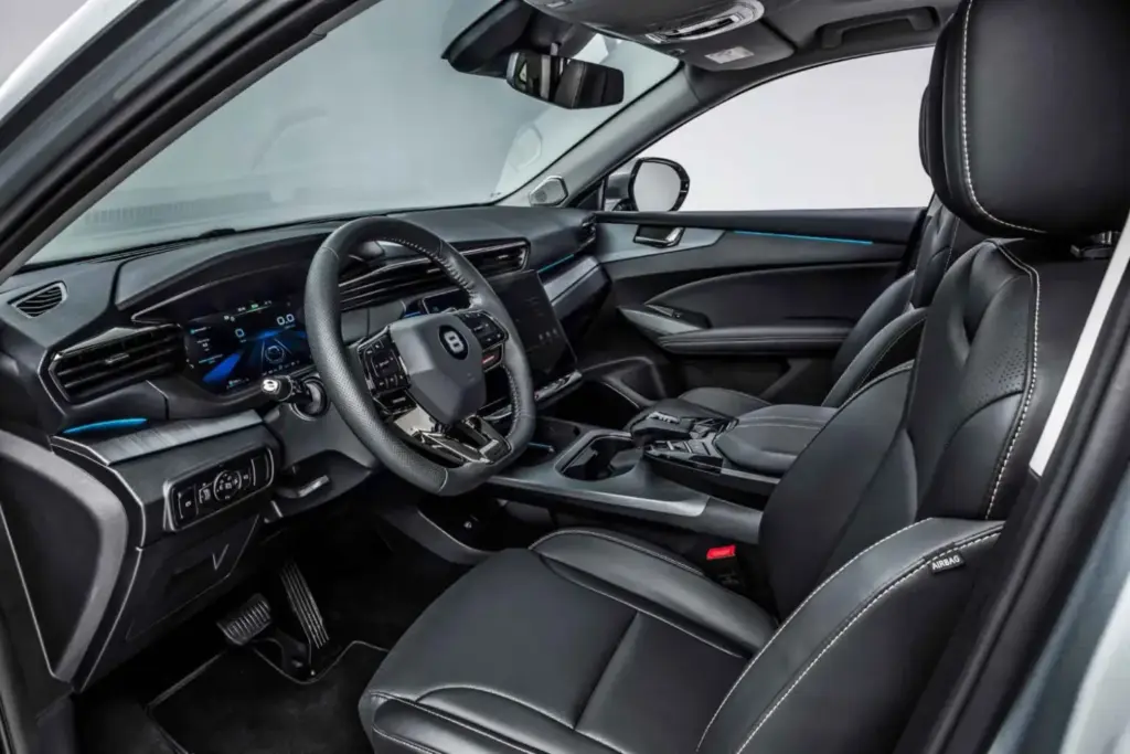 Sportequipe 8GT: el D-SUV de 7 plazas que rivaliza con Kodiaq y Tayron por menos de 40.000 euros 1 Motor16 2026 Sportequipe 8 GT. Imagen interior.