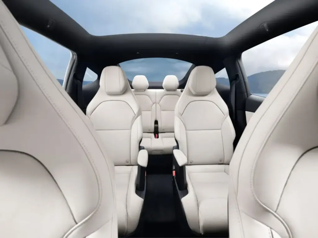 Tesla Model Y L: A unos 600 euros el centímetro adicional 2 Motor16 2026 Tesla Model Y L. USA. Imagen interior.