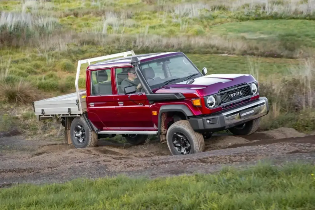 El incombustible Toyota Land Cruiser 70 se actualiza bajo el capó para no desaparecer del mapa 8 Motor16 2026 Toyota Land Cruiser Serie 70 Australia 13 Motor16