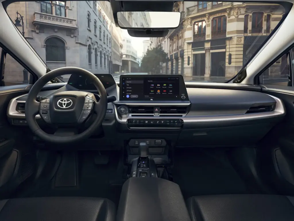 Toyota actualiza el Prius que vende al otro lado del charco para evitar el desastre 1 Motor16 2026 Toyota Prius USA. Imagen interior.