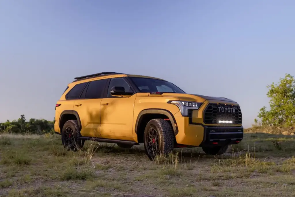 Los Toyota más aventureros del momento se visten de un exclusivo color amarillo 3 Motor16 2026 Toyota Sequoia TRD Pro HoneyComb 1 Motor16