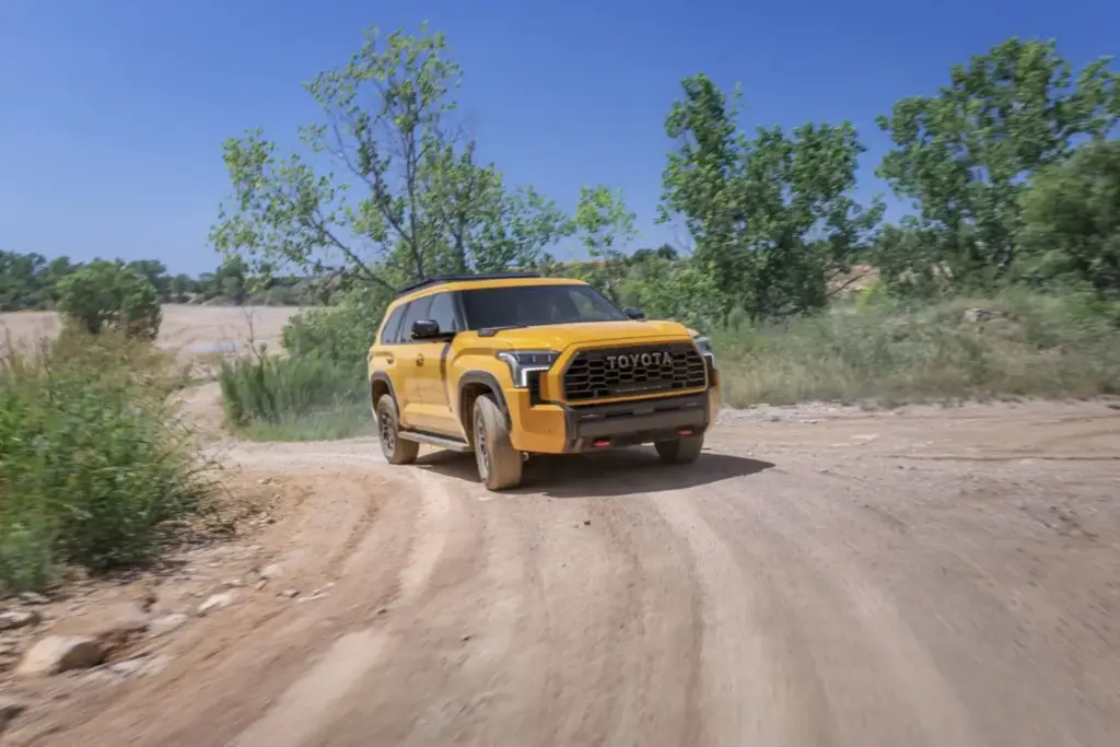 Los Toyota más aventureros del momento se visten de un exclusivo color amarillo 4 Motor16 2026 Toyota Sequoia TRD Pro HoneyComb 2 Motor16