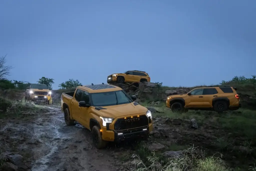 Los Toyota más aventureros del momento se visten de un exclusivo color amarillo 33 Motor16 2026 Toyota TRD Pro Gama 13 Motor16