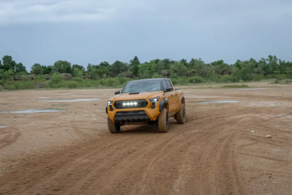 Los Toyota más aventureros del momento se visten de un exclusivo color amarillo 22 Motor16 2026 Toyota TRD Pro Gama 2 Motor16