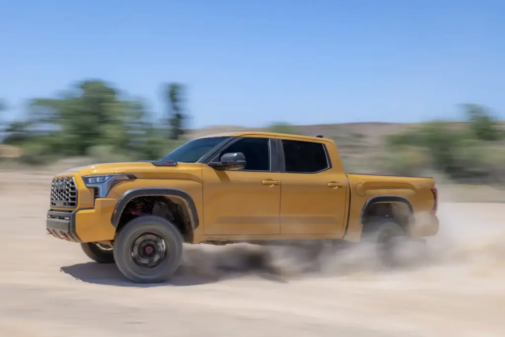 Los Toyota más aventureros del momento se visten de un exclusivo color amarillo 35 Motor16 2026 Toyota Tundra TRD Pro HoneComb 1 Motor16