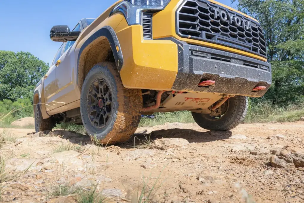 Los Toyota más aventureros del momento se visten de un exclusivo color amarillo 37 Motor16 2026 Toyota Tundra TRD Pro HoneComb 3 Motor16