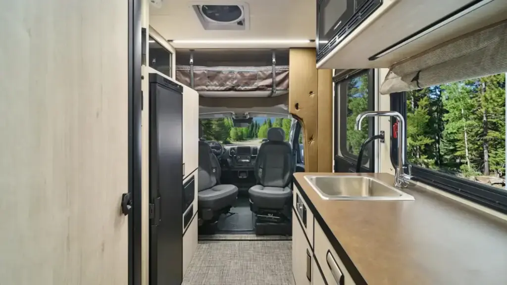 2026 Winnebago Elora y Resa. Imagen.