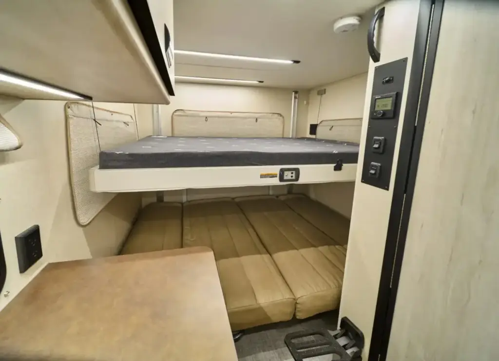 2026 Winnebago Elora Resa autocaravana 11 Motor16