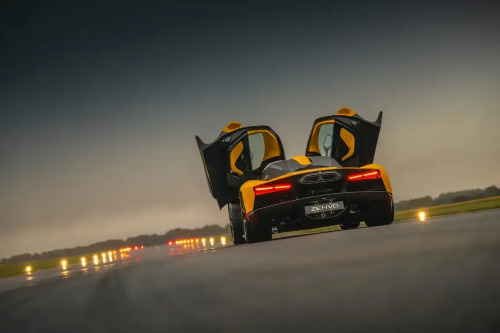 Zenvo Aurora: el hiperdeportivo cuyo V12 promete cortar la respiración 9 Motor16 2026 Zenvo Aurora Tur 10 Motor16