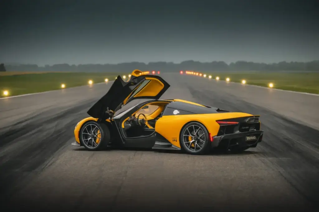 Zenvo Aurora: el hiperdeportivo cuyo V12 promete cortar la respiración 1 Motor16 2026 Zenvo Aurora Tur. Imagen trasera.