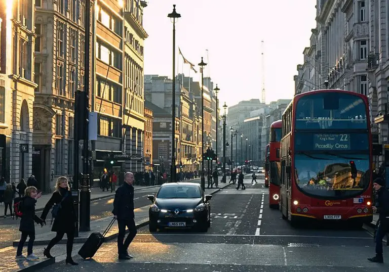 Mercado británico de turismos crece un 11,4% en junio y los eléctricos ya suponen el 30%
