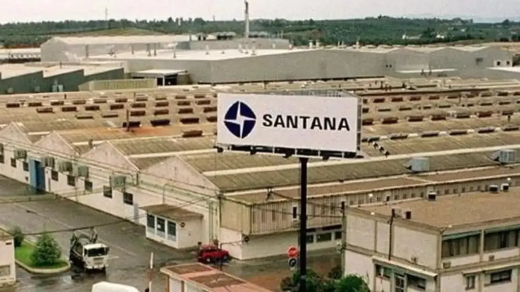 JAC elige Linares para ensamblar el e30X, su compacto eléctrico, en la planta de Santana 1 Motor16 2026 Fábrica de Santana en Linares. Imagen aérea.