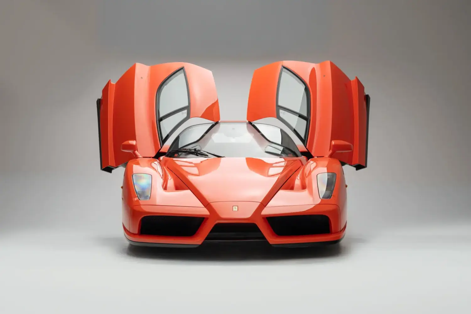 2026 Ferrari Enzo Rosso Dino. DuPont Registry. Imagen portada.