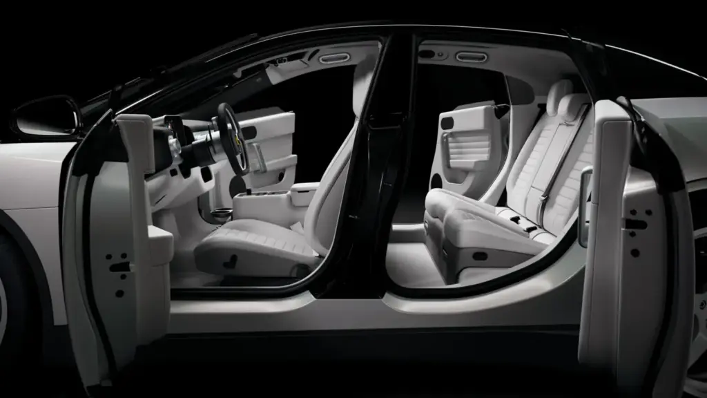 El Ferrari Luce cuelga el cartel de agotado: el eléctrico de 550.000 euros vende toda su producción de 2026 en dos meses 1 Motor16 2026 Ferrari Luce 'Chasis 0'. Imagen interior.