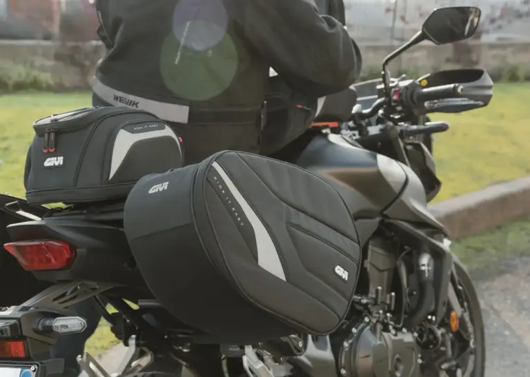 GIVI renueva sus bolsas EASY-T: 16 modelos desde 35 € para viajar en moto