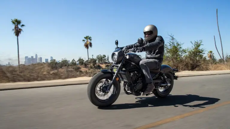 Filtrado el precio de la Honda Rebel 500 E-Clutch antes de su lanzamiento: cuánto costará la custom de Honda
