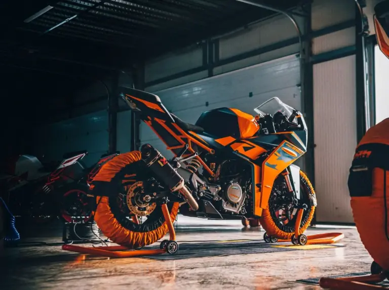 KTM amplía su familia RC con la 790 RC y la 490 RC: tecnología MotoGP para la calle