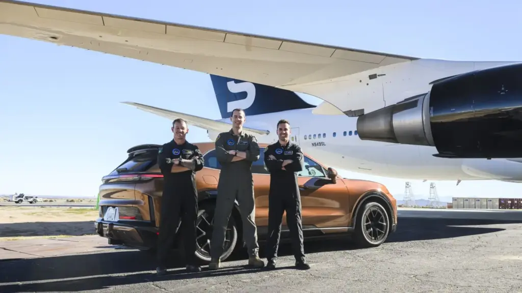 2026 porsche cayenne turbo electric avion ROC 4 Motor16