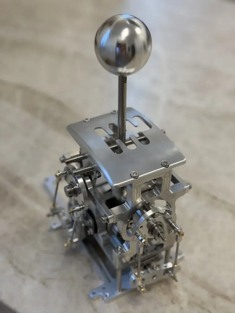 Rezvani convierte tu superdeportivo automático en manual por una fracción de lo que cuesta un 12Cilindri Manuale 1 Motor16 2026 Rezvani conversión cambio manual. Imagen detalle.