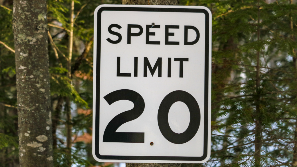 Inglaterra estudia imponer el límite de 20 mph en zonas urbanas como ya hizo Gales 1 Motor16 2026 senal millas por hora 20 mph Motor16