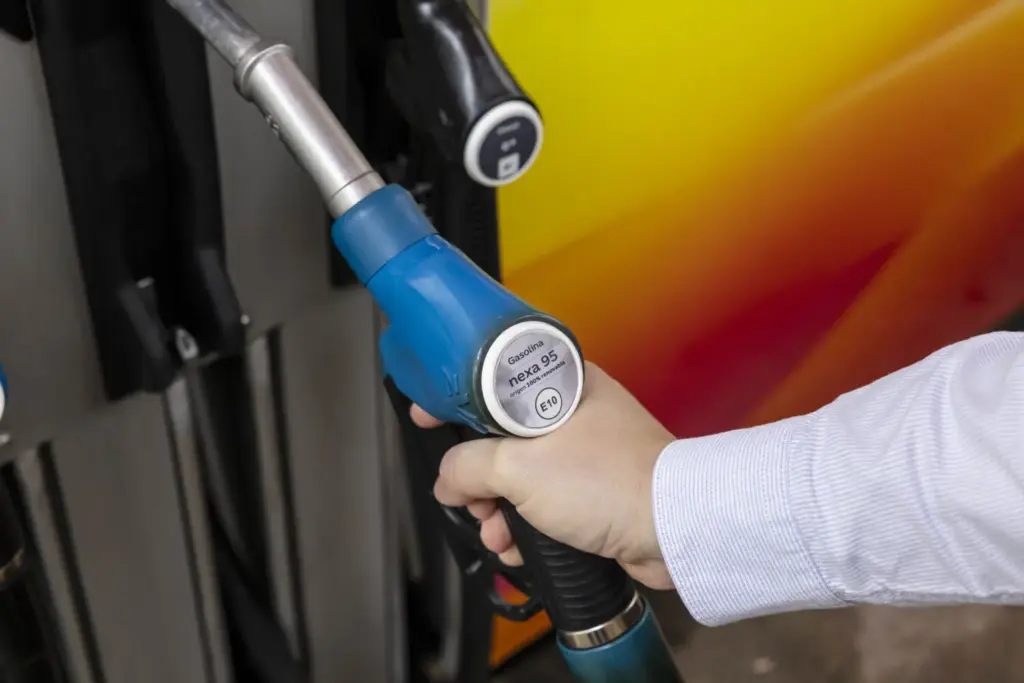 BMW, Toyota, Bosch y Repsol arrancan una prueba piloto para exprimir el potencial de la gasolina renovable 6 Motor16 2026 toyota bmw bosch respsol carburantes 2 Motor16